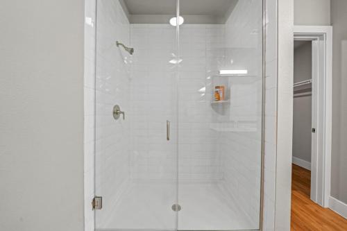 Charming 2BD 2BA with Beautiful Pool in, Fort Worth (zdjęcie 10)