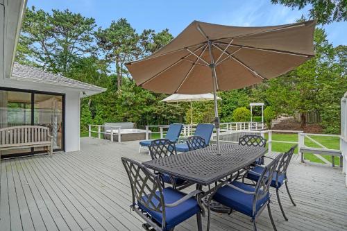 Southampton Retreat: Heated Pool, Hot Tub, Near Beach in Southampton, USA