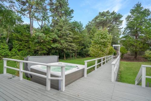 Southampton Retreat: Heated Pool, Hot Tub, Near Beach in Southampton, USA