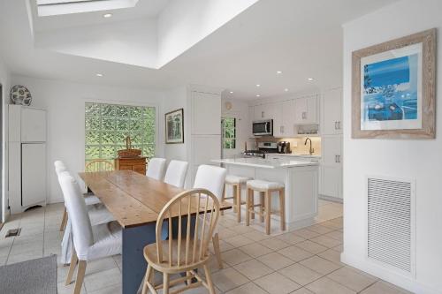 Southampton Retreat: Heated Pool, Hot Tub, Near Beach in Southampton, USA