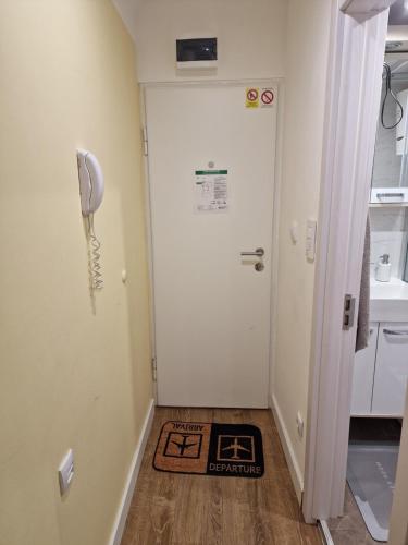 Smart Micro Studio - City Center - Fast WiFi - Self Check-in - image 5