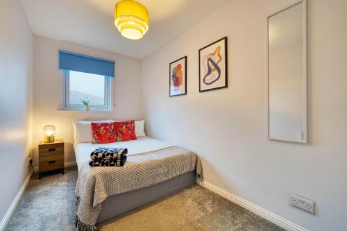 Modern 2 Bed Flat with Free Parking, Glasgow (photo 4)