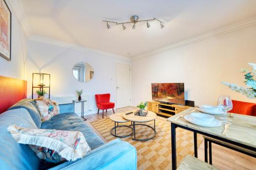Modern 2 Bed Flat with Free Parking, Glasgow (photo 2)