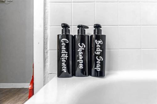 Modern 1BR Retreat Pool 10 Minutes to Austin Modern 1BR Retreat Pool 10 Minutes to Austin