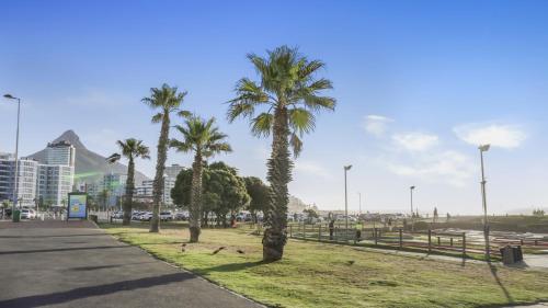 Beachfront Bliss Mouille Point - image 11