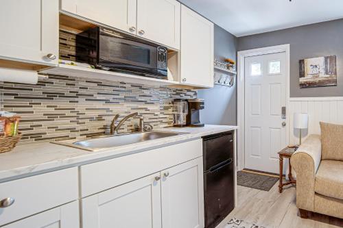 Charming Geneva Vacation Rental about 5 Mi to Lake! in Geneva, USA