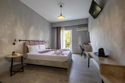 California Beach Hotel - Adults Only in 자킨토스 섬