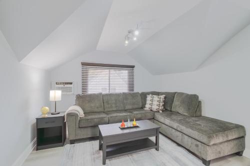 . Relaxing Retreat in the Heart of Lombard With Laundry