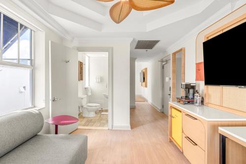 room detail thumbnail 2