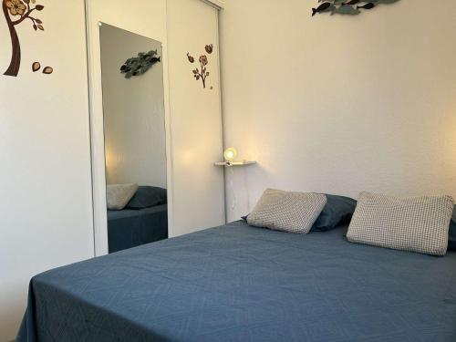 One-Bedroom Apartment image 6