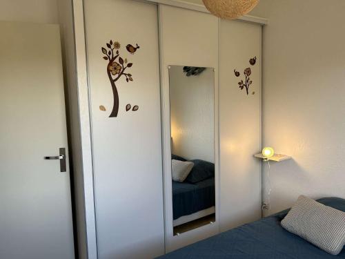 One-Bedroom Apartment image 5