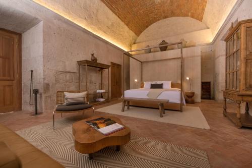 Superior Suite room in Palacio Guaqui by Ananay Hotels