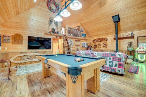 Leavenworth Cabin with Deck, Hot Tub and Game Room! in Leavenworth, USA