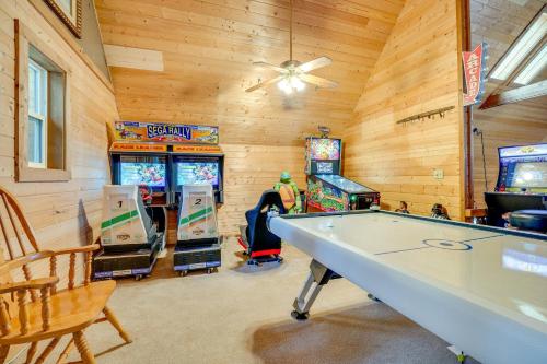 Leavenworth Cabin with Deck, Hot Tub and Game Room!