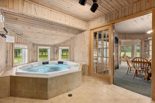 Hot tub, Village At Izatys in Onamia (MN)