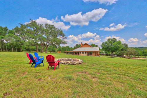 Honky Tonk Getaway in Driftwood, USA