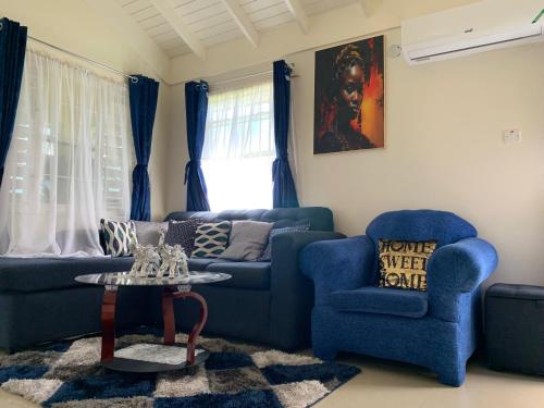 Harbour Oasis Retreat - Charming 2 Bedroom House in Old Harbour