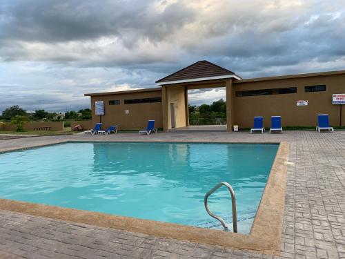 Harbour Oasis Retreat - Charming 2 Bedroom House in Old Harbour