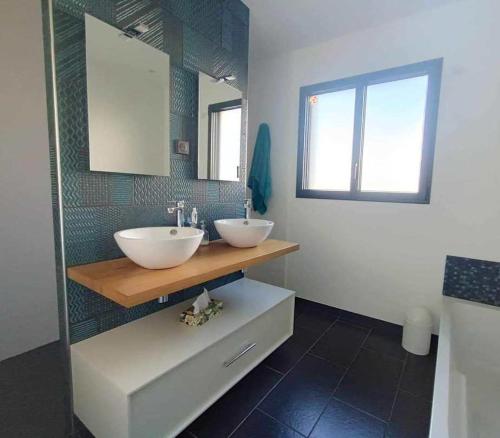 Zuhanyzó, Maison contemporaine in Mondement-Montgivroux