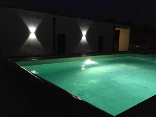 Úszómedence, Maison contemporaine in Mondement-Montgivroux