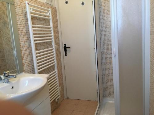 淋浴間, Casa Vacanze Campo Felice in 盧科利