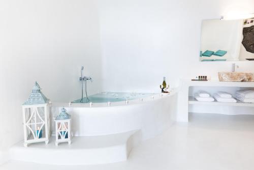 Maregio Suites, Oia (photo 8)