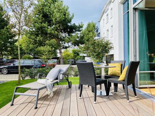 Ferienwohnung Luxus Sonnensuite in der Strandvilla Charlotte Binz 87m von Löwenherz -  Die kleine Bühne entfernt