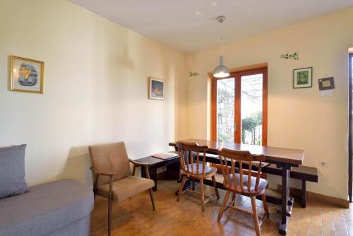 2 bedrooms, 3 beds