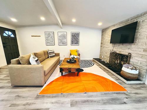 Comfortable 2Bed in Duplex with private Sunroom in Clairemont Mesa East