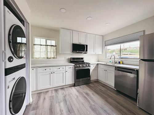 Comfortable 2Bed in Duplex with private Sunroom in Clairemont Mesa East