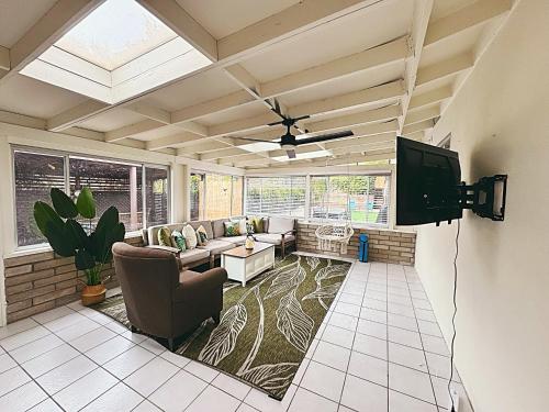 Comfortable 2Bed in Duplex with private Sunroom in Clairemont Mesa East