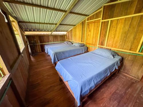 1 double bed, 1 twin bed
