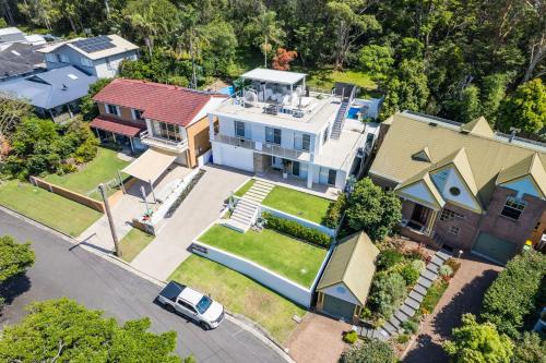 Cloud Nine, 18 Wynne Cres - heated pool, waterviews, beach, Corlette (foto 8)