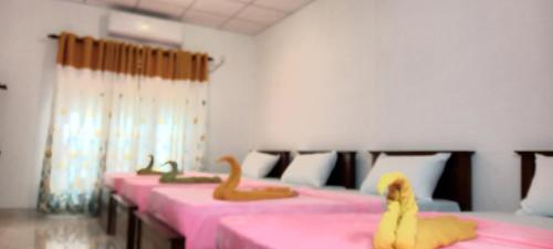 Quadruple Room image 6