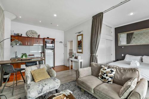 Viaduct apartment with a balcony by Zodiak Stays, Auckland (foto 5)