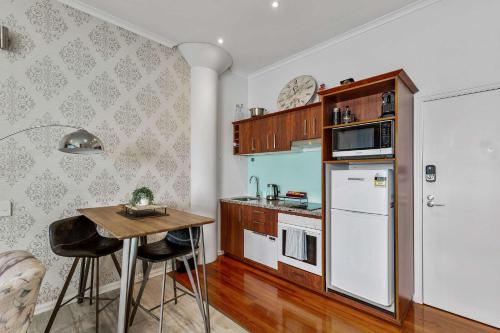 Viaduct apartment with a balcony by Zodiak Stays, Auckland (foto 4)