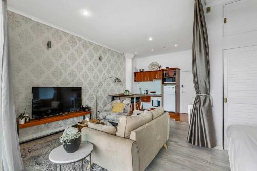Viaduct apartment with a balcony by Zodiak Stays, Auckland (foto 8)