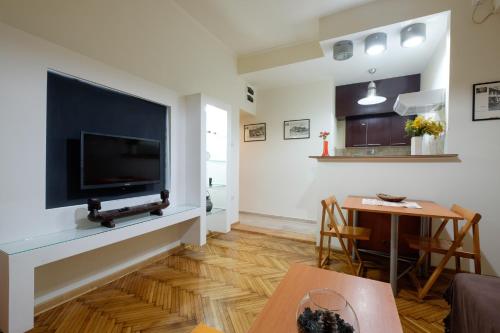 M&M Downtown Apartment - image 8