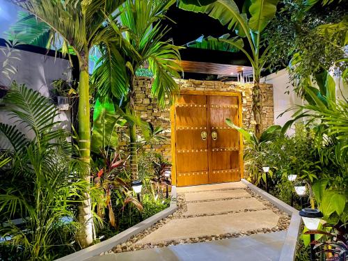 Entrance, Cambana La Rivière Hotel near Wat Samrong Knong