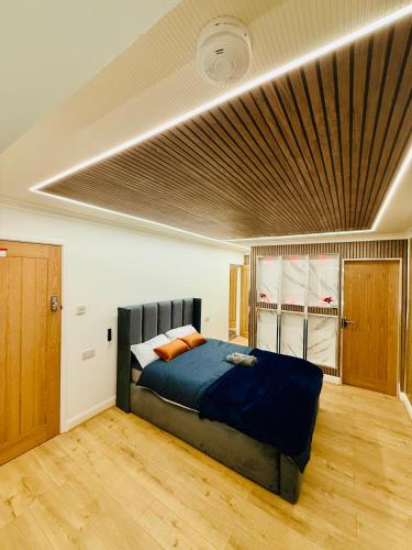 Birmingham City Centre- 9 bed house with free parking
