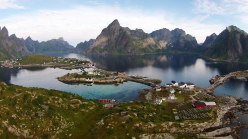 Sakrisøy Rorbuer - image 13