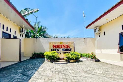 Фасада на хотела, Hotel O Shine Guest House Syariah in Tebing Tinggi City
