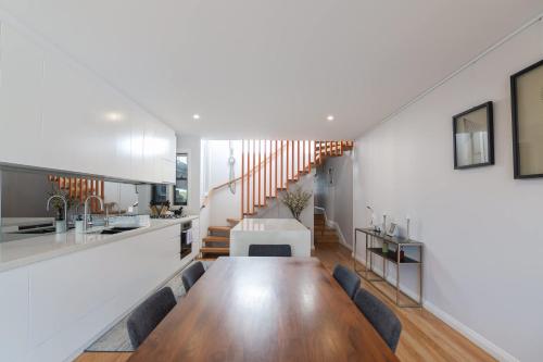 Modern Home in Erskineville w AC and Parking