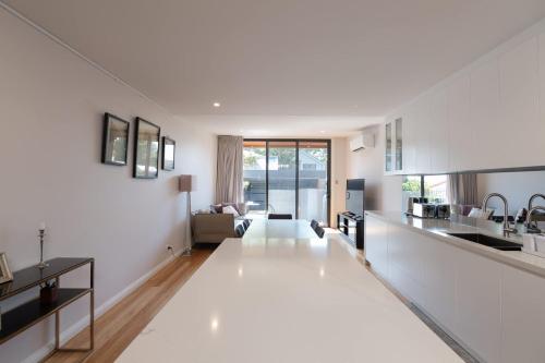 Modern Home in Erskineville w AC and Parking