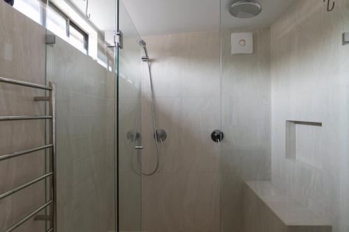 Modern Home in Erskineville w AC and Parking - image 12