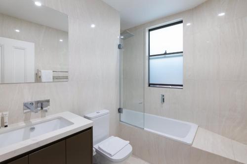 Modern Home in Erskineville w AC and Parking - image 14