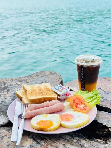 Dutchman Homestay in Salat Bay