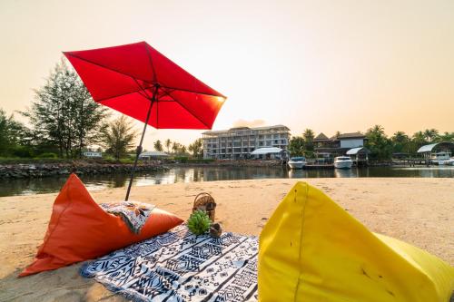 Koh Talu On Shore Hotel & Resort in Bang Saphan