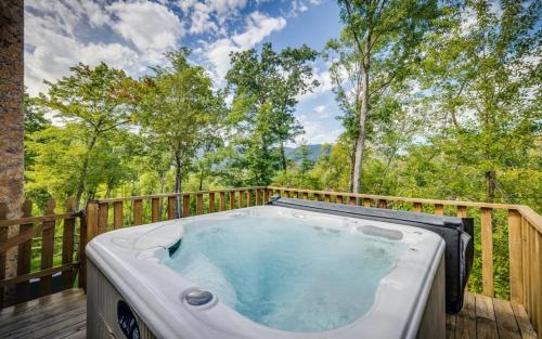 Hand Hewn Hideaway Stunning Gatlinburg Cabin with Hot Tub Table Games and Outdoor Oasis - image 3