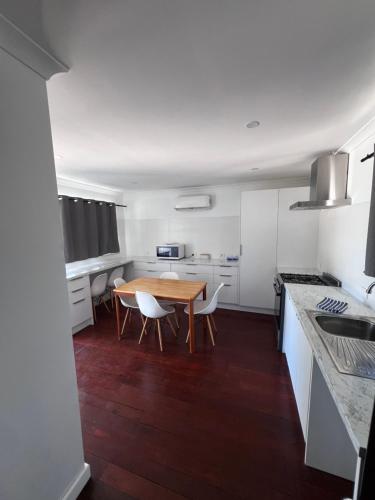 ห้องครัว, Shark Bay Cottages in เดนแฮม